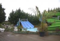 The outdoors swimming pool of camping Coq Hardi.